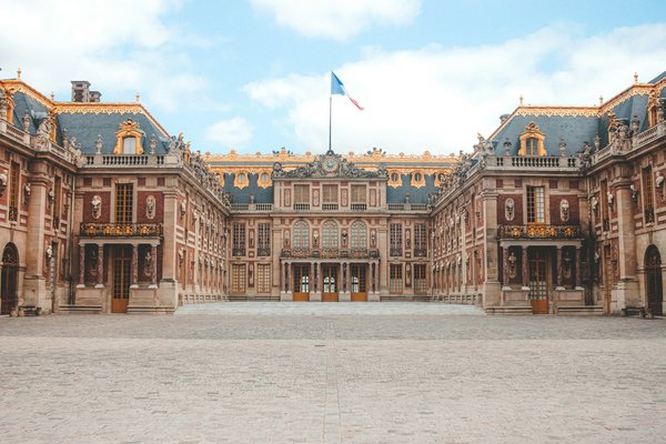 Comment se déroulent les visites guidées au château de Versailles